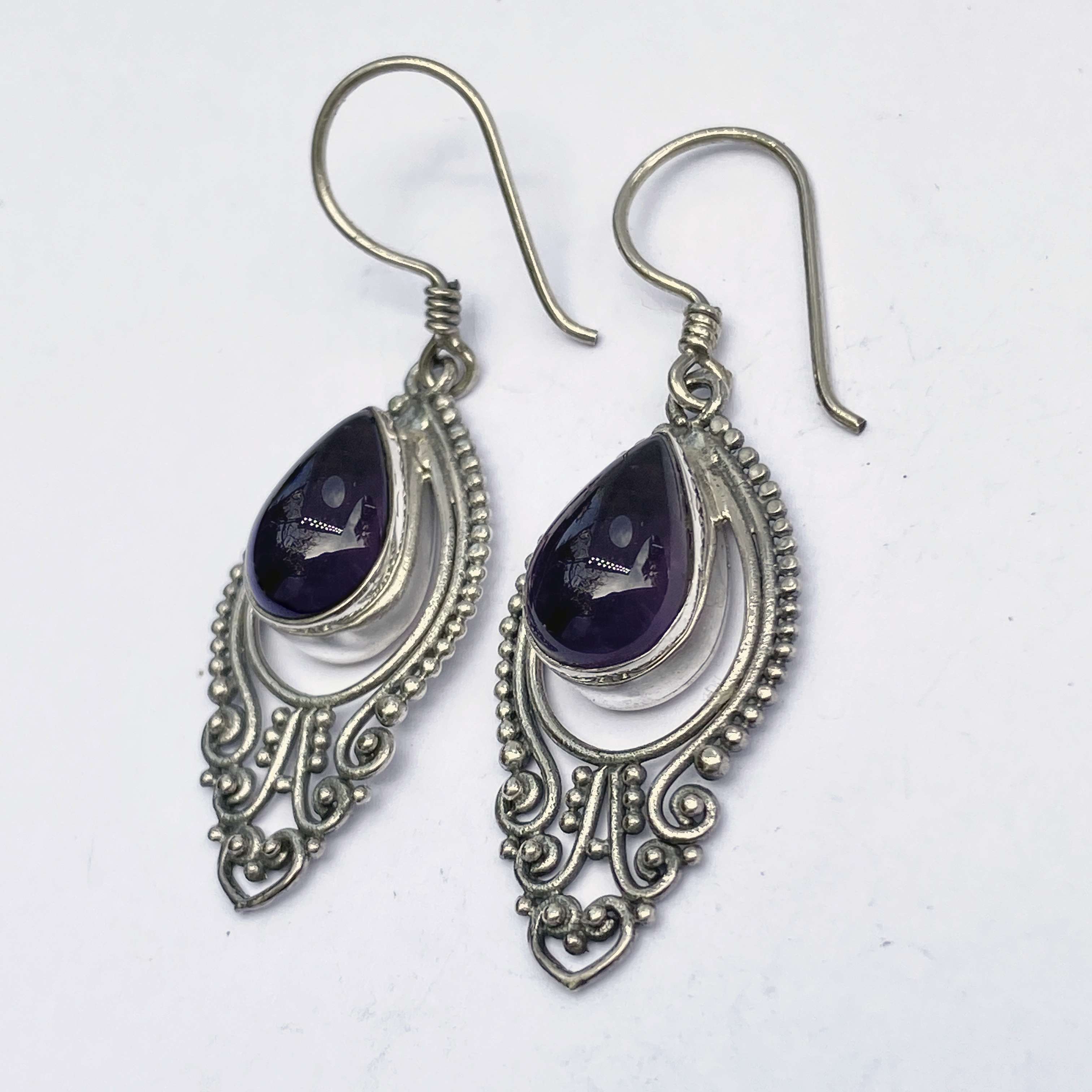 (FILIGREE 925 BALI STERLING SILVER EARRINGS WITH GARNET)